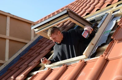 Pose de fenêtres de toit Velux à Binas